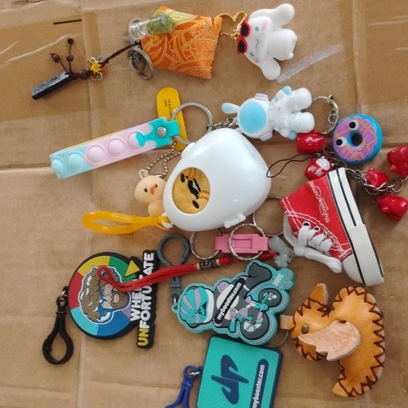 Lot Of Keychains - Picture 4 of 4